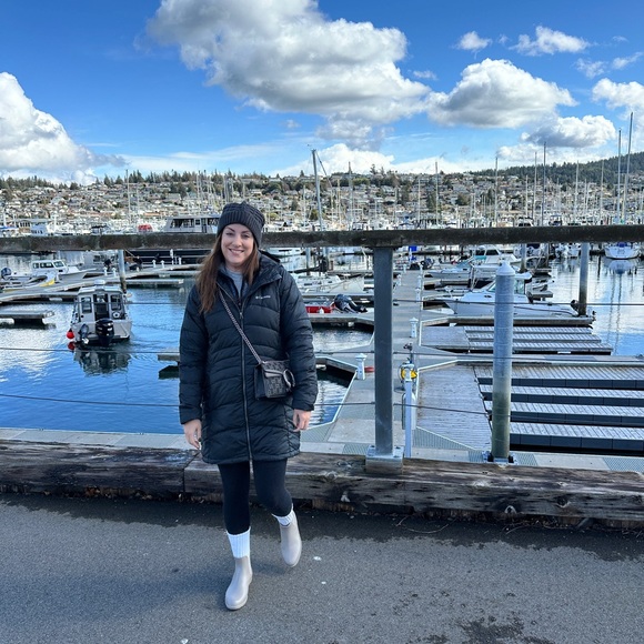 Meet your Posher, Aminta - Picture 1 of 1